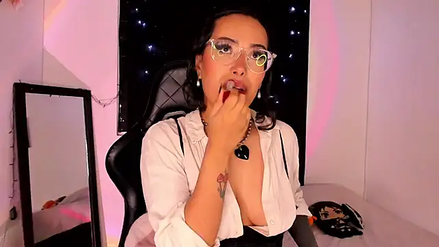 willow poisson online show from January 2025 11:22:01 PM