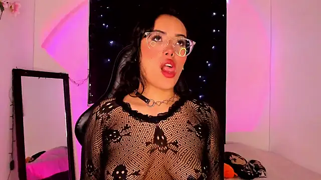 willow poisson online show from January 2025 05:39:01 PM