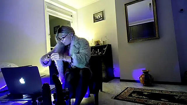 CharlotteVixxens online show from December 2025 11:00:02 PM