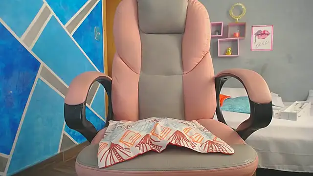 MeganMilF2 online show from February 2025 09:31:01 PM