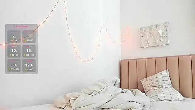 Snapshot of TrES-2b chatting on February 2026 08:43:01 AM TrES-2b online show from February 2026 08:43:01 AM