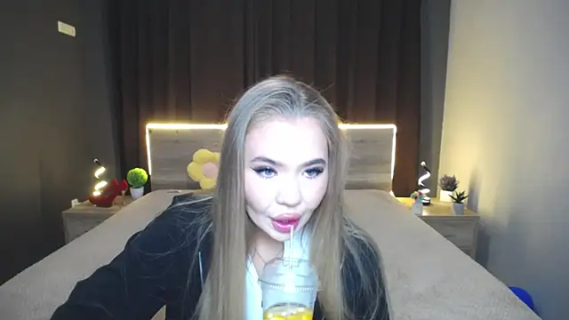 StacyYellig online show from October 2025 07:11:02 PM