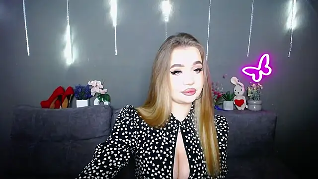 Snapshot of StacyYellig chatting on April 2026 10:23:02 PM StacyYellig online show from April 2026 10:23:02 PM