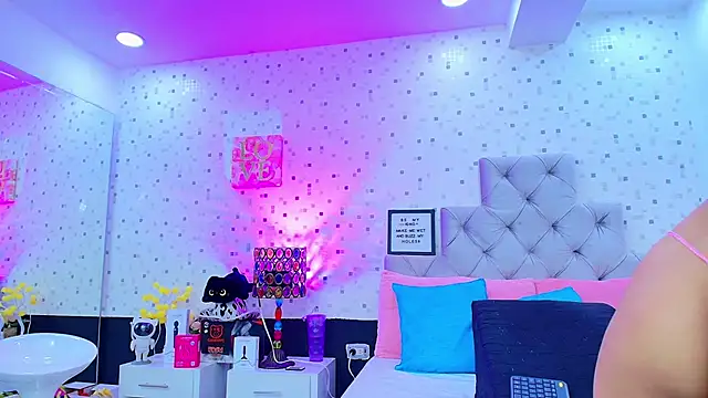 Snapshot of JulietaReyess chatting on February 2026 11:59:01 AM JulietaReyess online show from February 2026 11:59:01 AM