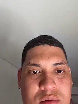 Latinoenmadri online show from June 2026 08:22:02 PM