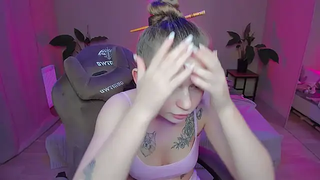 HelloRoxy online show from December 2024 09:13:02 PM