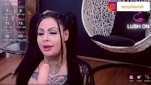 Snapshot of DeniSalome chatting on December 2024 01:44:02 PM DeniSalome online show from December 2024 01:44:02 PM