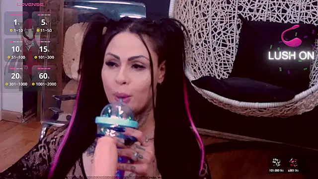 Snapshot of DeniSalome chatting on February 2025 10:00:01 AM DeniSalome online show from February 2025 10:00:01 AM