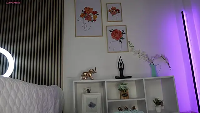 LillyDolls23 online show from September 2025 12:49:01 PM