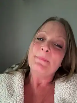 HoneyBluex online show from May 2026 06:58:01 PM