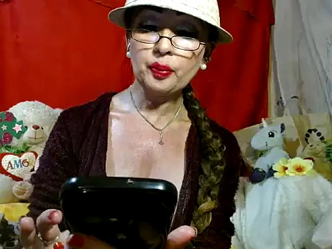 hottieperla online show from April 2026 07:59:01 PM