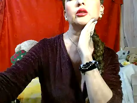 hottieperla online show from June 2026 06:01:01 PM
