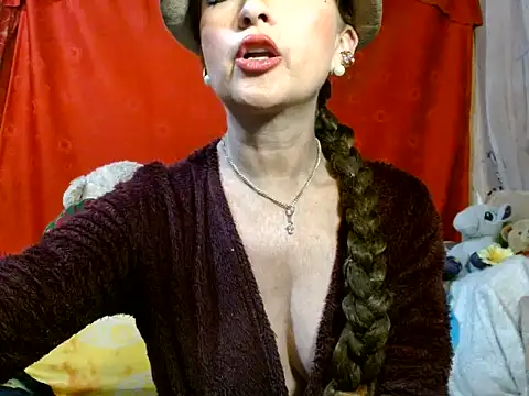hottieperla online show from June 2026 07:08:01 PM
