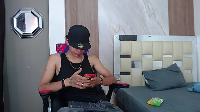 Snapshot of Harry_jhonsson chatting on May 2026 10:06:02 PM Harry jhonsson online show from May 2026 10:06:02 PM