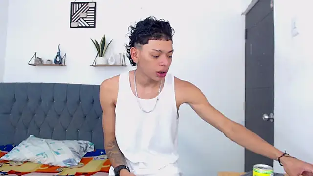 Snapshot of Harry_jhonsson chatting on May 2026 11:46:02 PM Harry jhonsson online show from May 2026 11:46:02 PM