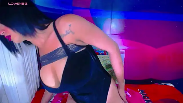 Cristalxxts online show from February 2026 06:12:01 PM