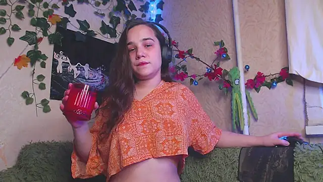 Snapshot of Tiny_Witch chatting on November 2025 11:36:02 PM Tiny Witch online show from November 2025 11:36:02 PM