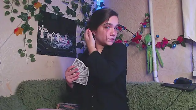 Snapshot of Tiny_Witch chatting on November 2025 10:31:02 PM Tiny Witch online show from November 2025 10:31:02 PM