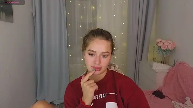 Snapshot of LovelyJessie chatting on March 2025 01:43:02 PM LovelyJessie online show from March 2025 01:43:02 PM