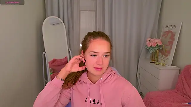 Snapshot of LovelyJessie chatting on October 2025 02:12:02 PM LovelyJessie online show from October 2025 02:12:02 PM