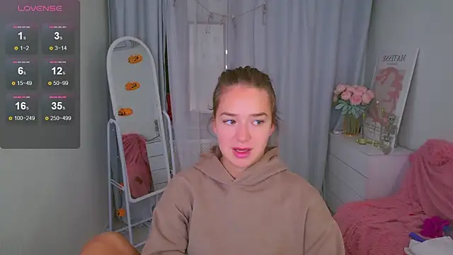 Snapshot of LovelyJessie chatting on October 2025 01:56:01 PM LovelyJessie online show from October 2025 01:56:01 PM