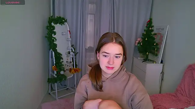 LovelyJessie online show from December 2025 01:37:02 PM