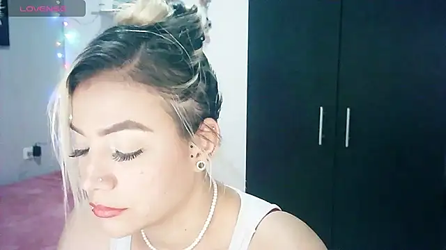 Snapshot of LuCKy_JoK chatting on December 2024 10:43:02 PM LuCKy JoK online show from December 2024 10:43:02 PM