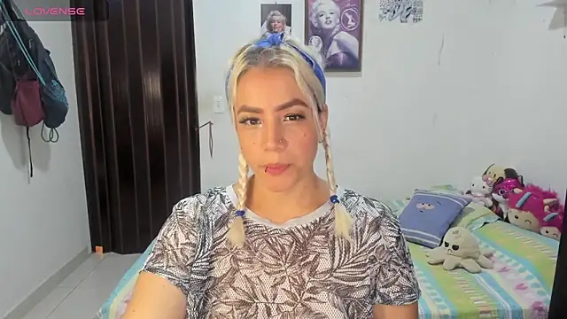 Snapshot of LuCKy_JoK chatting on September 2025 01:37:01 PM LuCKy JoK online show from September 2025 01:37:01 PM