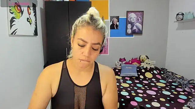 Snapshot of LuCKy_JoK chatting on October 2025 12:35:02 PM LuCKy JoK online show from October 2025 12:35:02 PM