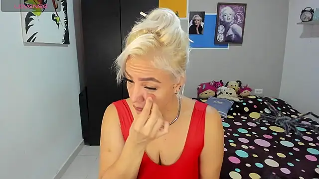 Snapshot of LuCKy_JoK chatting on October 2025 11:22:01 AM LuCKy JoK online show from October 2025 11:22:01 AM