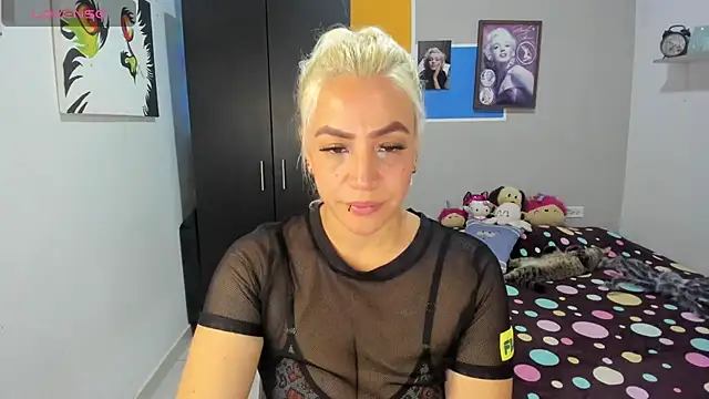 Snapshot of LuCKy_JoK chatting on October 2025 01:00:01 PM LuCKy JoK online show from October 2025 01:00:01 PM