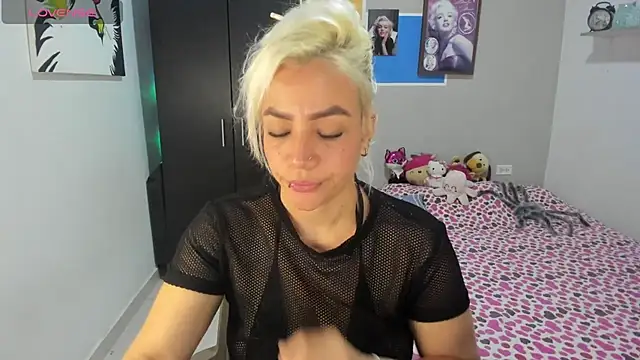 Snapshot of LuCKy_JoK chatting on October 2025 11:14:02 AM LuCKy JoK online show from October 2025 11:14:02 AM