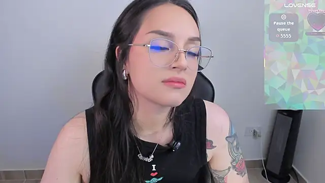 anaveleeez online show from May 2026 10:51:01 PM