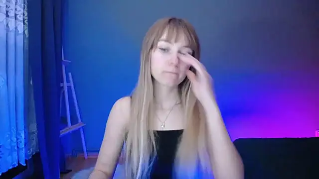 LuciaYoung online show from March 2025 07:15:01 PM