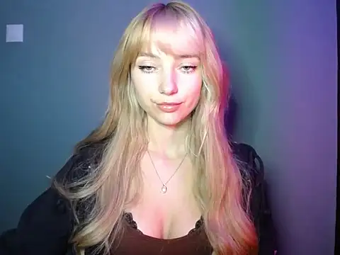 LuciaYoung online show from October 2025 06:27:02 PM