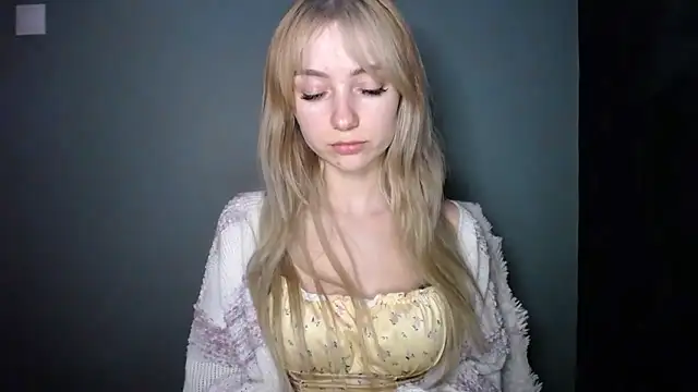 LuciaYoung online show from January 2026 07:38:02 PM