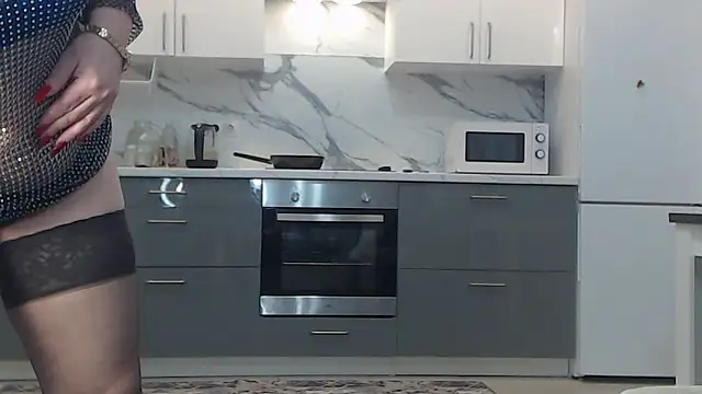 Snapshot of V-Alice chatting on November 2025 01:20:01 PM V-Alice online show from November 2025 01:20:01 PM