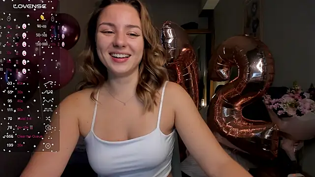 ThreeshaWhite online show from November 2025 07:08:02 AM