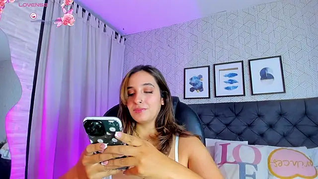 Snapshot of emma__smith1 chatting on February 2025 02:49:01 PM emma smith1 online show from February 2025 02:49:01 PM