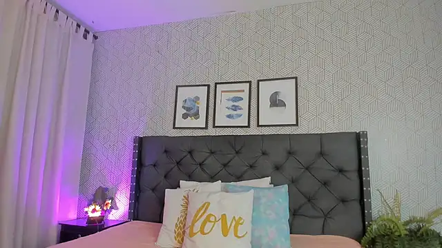 Snapshot of emma__smith1 chatting on March 2025 11:01:02 AM emma smith1 online show from March 2025 11:01:02 AM