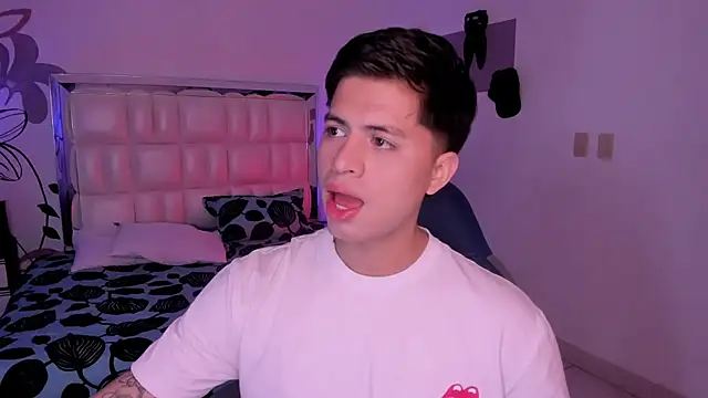 Niicky1  online show from January 2025 08:54:01 PM