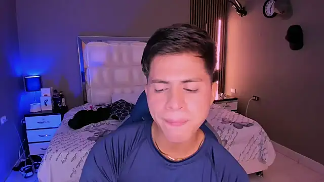 Niicky1  online show from March 2025 09:13:01 PM