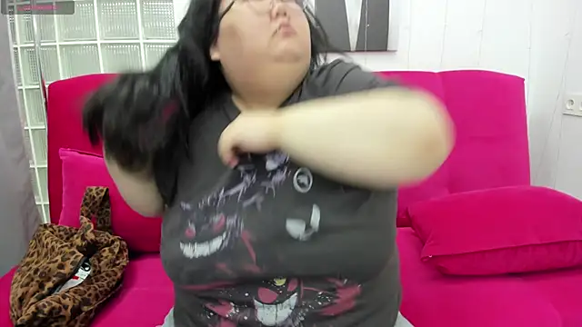 Snapshot of Nadine_asian chatting on May 2026 01:14:02 AM Nadine asian online show from May 2026 01:14:02 AM