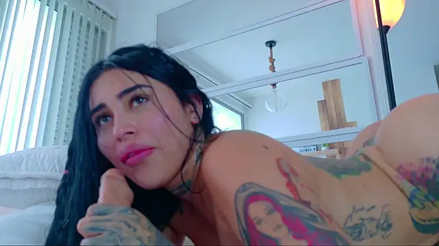 Snapshot of Sofhia_cruz chatting on January 2025 08:04:01 PM Sofhia cruz online show from January 2025 08:04:01 PM