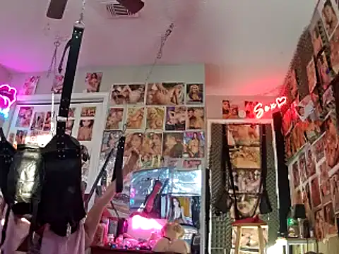 luvs2cumm69 online show from December 2024 01:43:01 PM