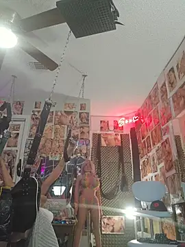 luvs2cumm69 online show from October 2025 12:20:01 PM