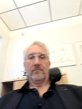 tom-swede online show from October 2025 03:24:01 PM