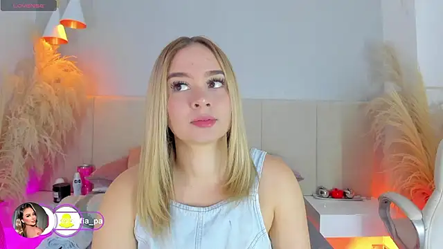 Snapshot of sofia_pamela chatting on February 2026 07:07:01 PM sofia pamela online show from February 2026 07:07:01 PM