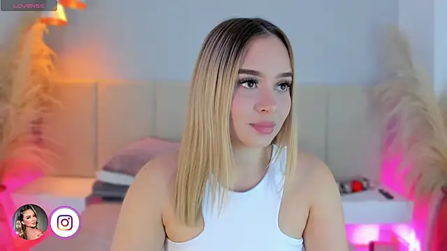 Snapshot of sofia_pamela chatting on February 2026 07:25:02 PM sofia pamela online show from February 2026 07:25:02 PM