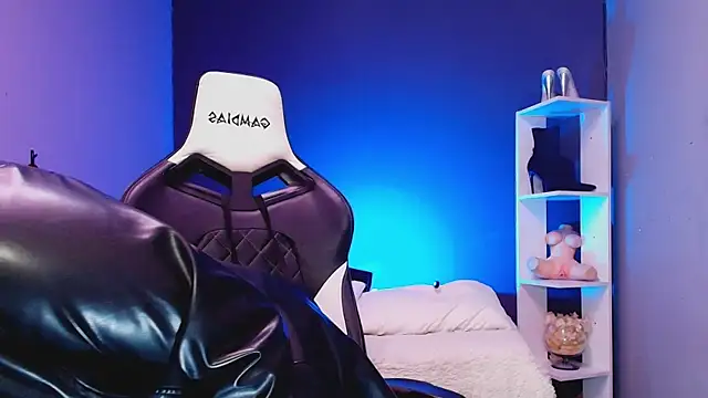 Snapshot of JadaRoberts chatting on November 2025 12:07:01 PM JadaRoberts online show from November 2025 12:07:01 PM